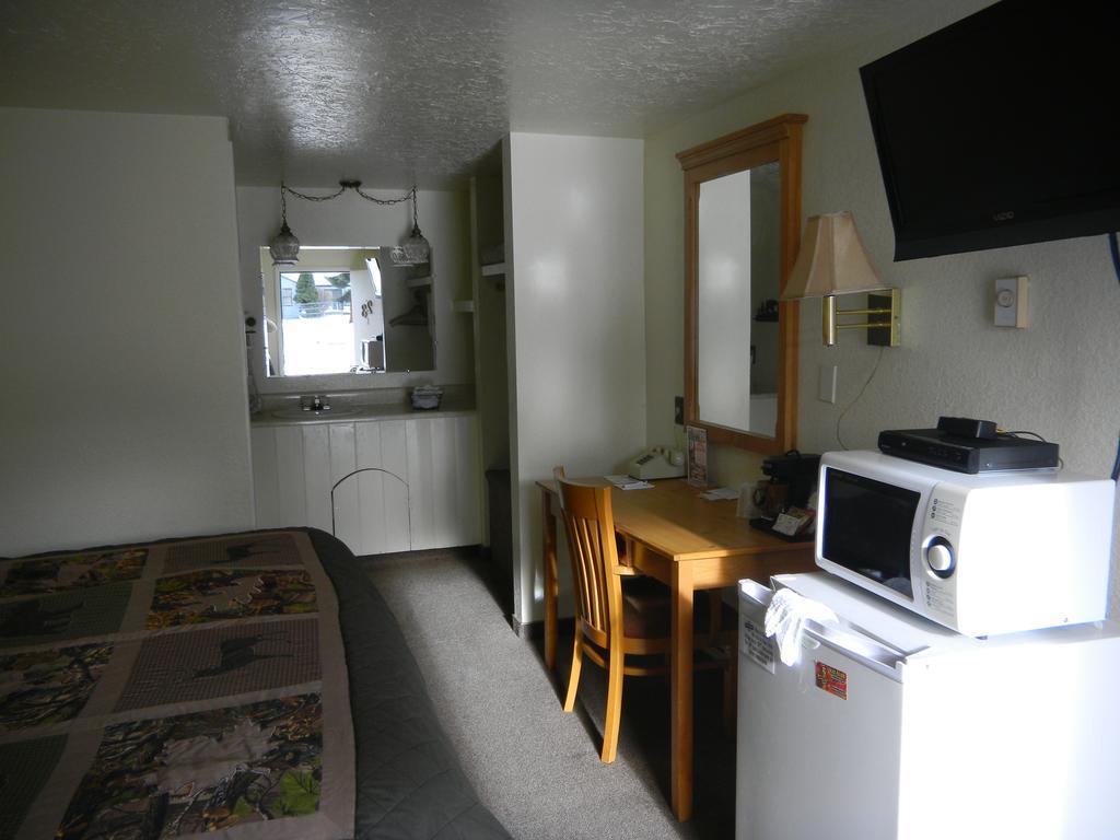 Falls Motel Thompson Falls المظهر الخارجي الصورة