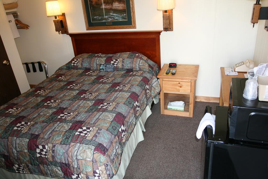 Falls Motel Thompson Falls المظهر الخارجي الصورة