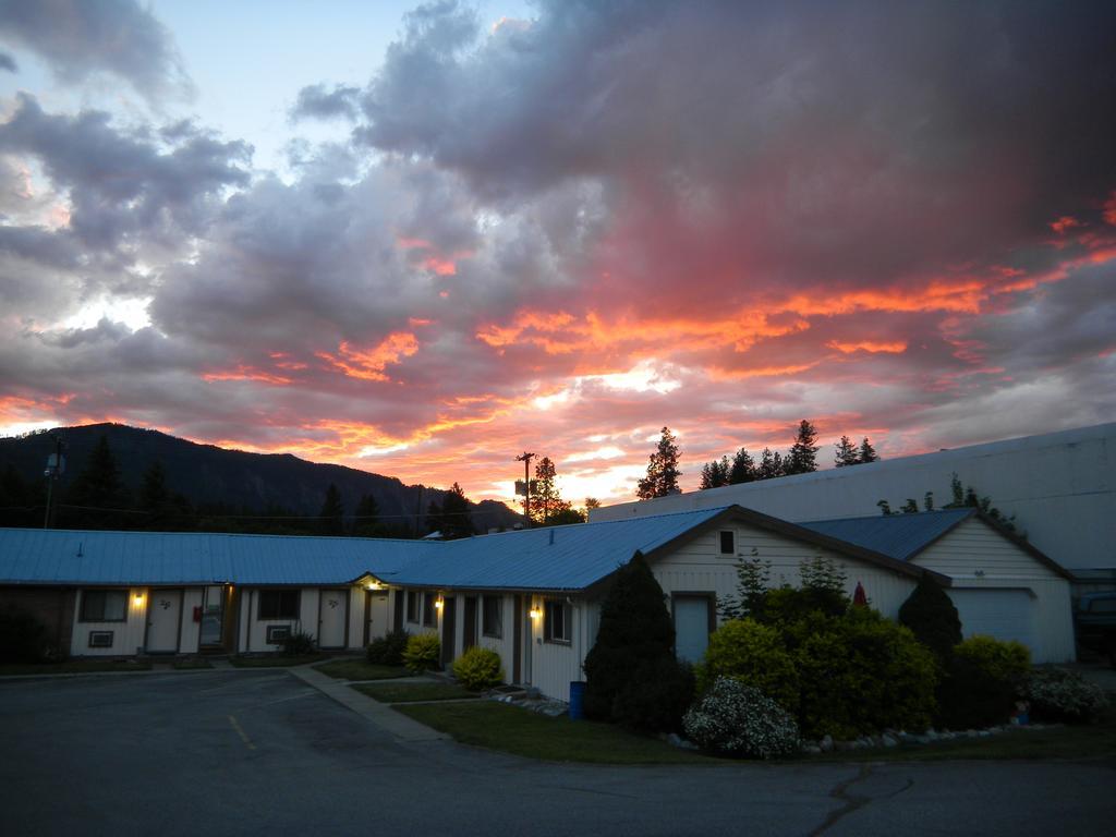 Falls Motel Thompson Falls المظهر الخارجي الصورة