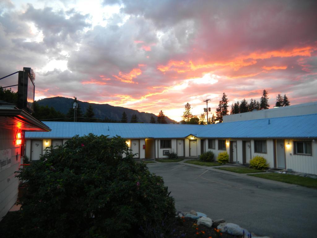 Falls Motel Thompson Falls المظهر الخارجي الصورة