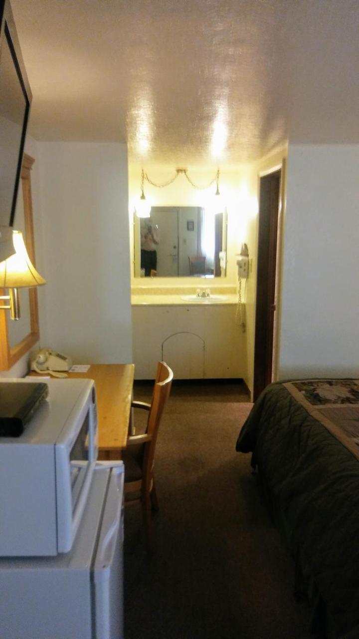 Falls Motel Thompson Falls المظهر الخارجي الصورة